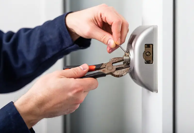 Garage Door Lock Repair: Fixes & Security Tips